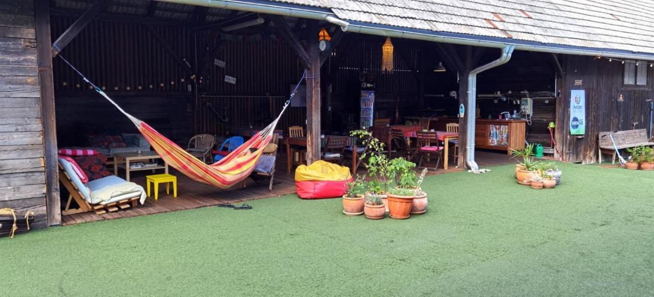 Bikeski Family Hotel, B&B, Apartaments, Rooms Mezica 외부 사진