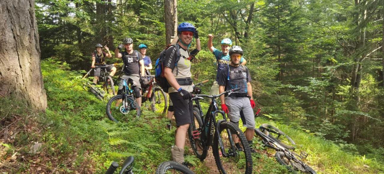 Bikeski Family Hotel, B&B, Apartaments, Rooms Mezica 외부 사진